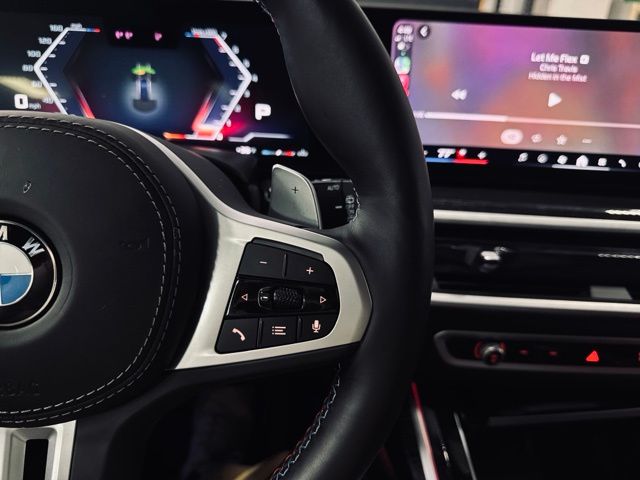 2025 BMW X7 - Image 27