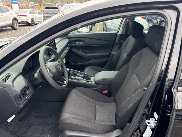 2025 Honda Accord SE - Photo 13