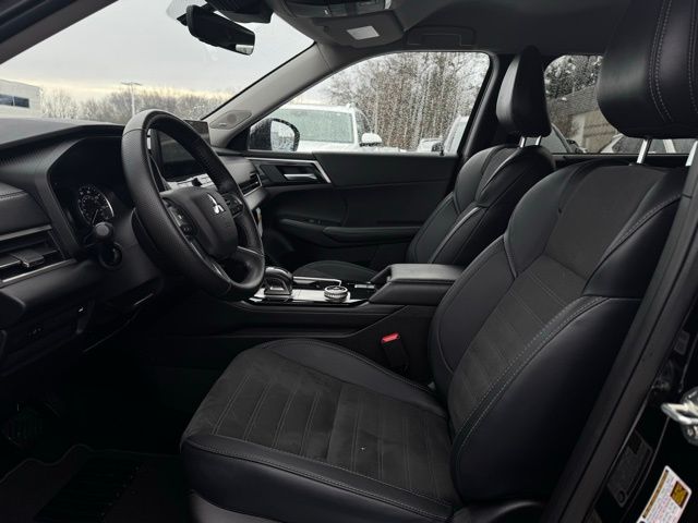 2025 MITSUBISHI OUTLANDER - Image 17