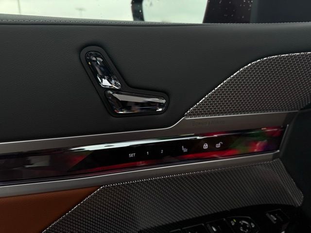 2023 BMW 760I - Image 13