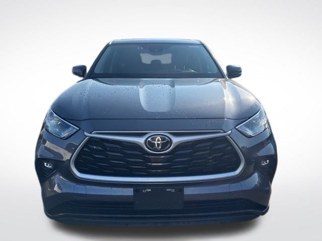 2024 Toyota Highlander Base photo 2