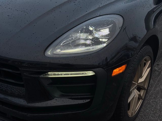 2024 PORSCHE MACAN - Image 2