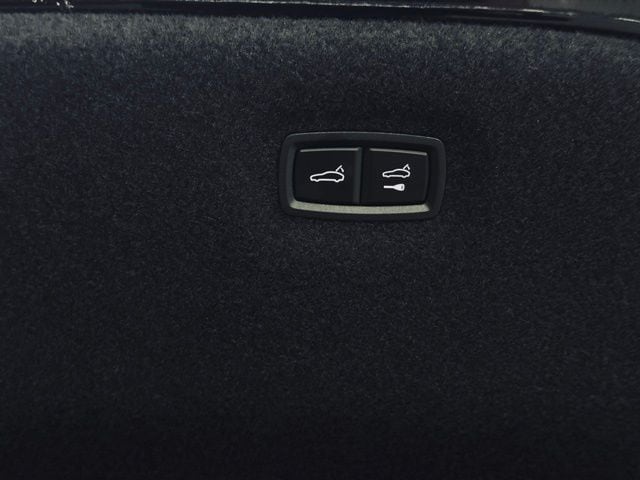 2020 PORSCHE TAYCAN - Image 12