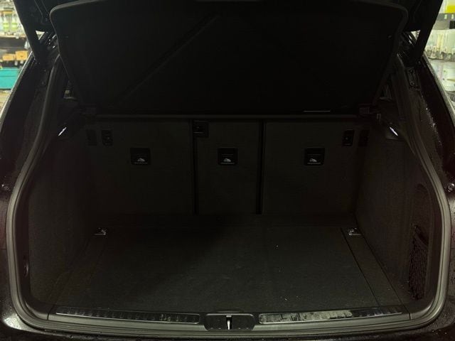 2024 PORSCHE MACAN - Image 11