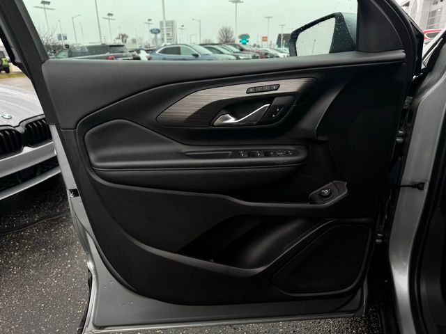 2024 GMC TERRAIN - Image 13