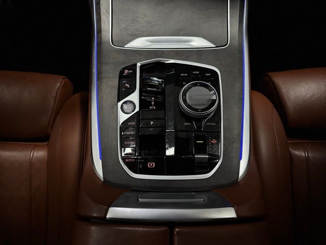 2024 BMW X7 - Image 36