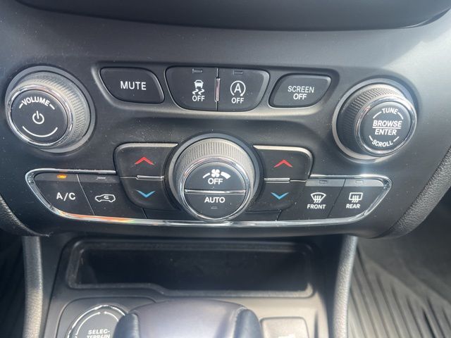 2022 JEEP CHEROKEE - Image 30