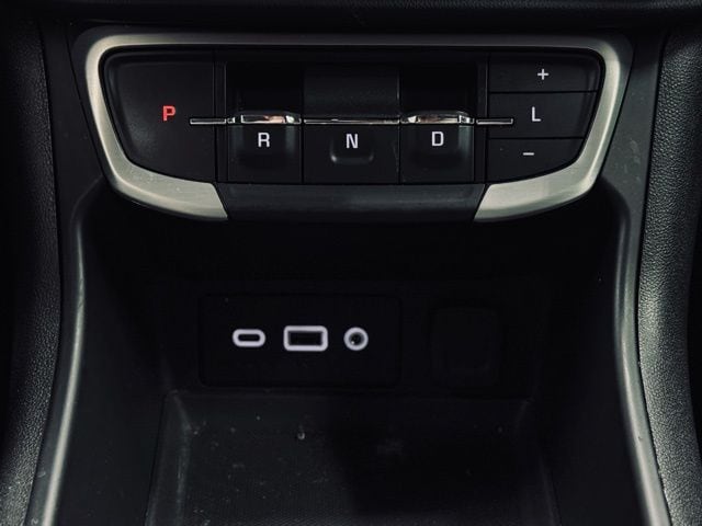 2022 GMC TERRAIN - Image 25