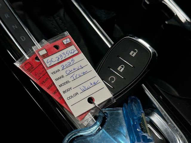2025 CHEVROLET TRAX - Image 35