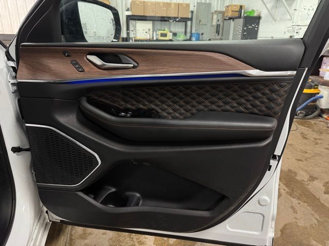 2025 JEEP GRAND CHEROKEE - Image 14