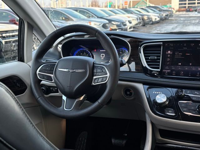 2023 CHRYSLER PACIFICA - Image 28