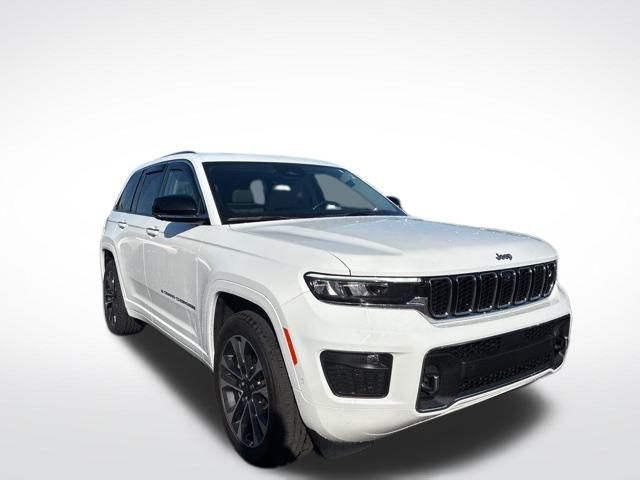 2022 Jeep Grand Cherokee Overland photo 3