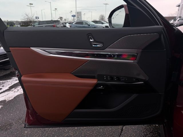 2023 BMW 760I - Image 12