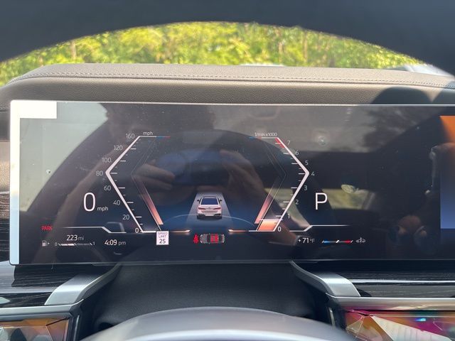 2025 BMW 740I - Image 25