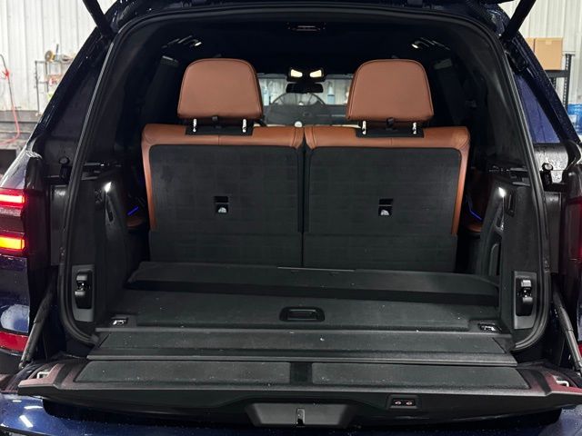 2024 BMW X7 - Image 9