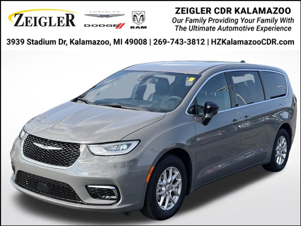 Certified 2025 Chrysler Pacifica Select Van Passenger Van