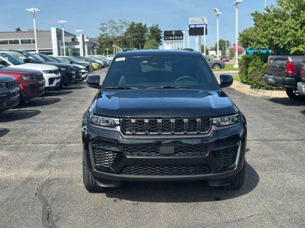 New 2026 Jeep Grand Cherokee Laredo SUV