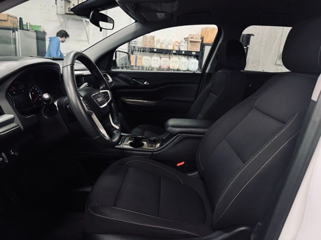 2023 GMC ACADIA - Image 17