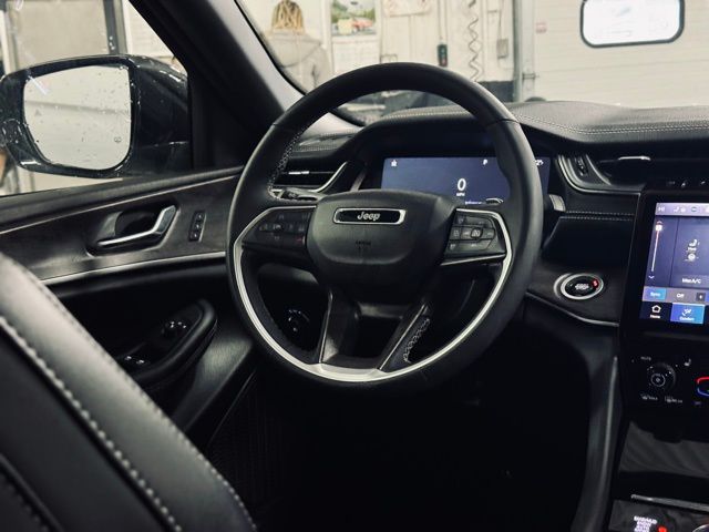 2025 JEEP GRAND CHEROKEE - Image 22