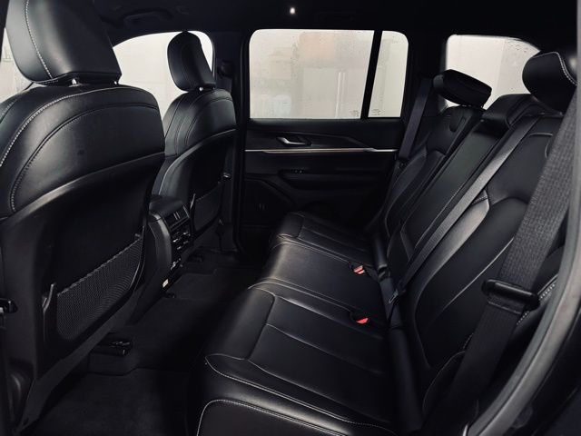 2025 JEEP GRAND CHEROKEE - Image 18