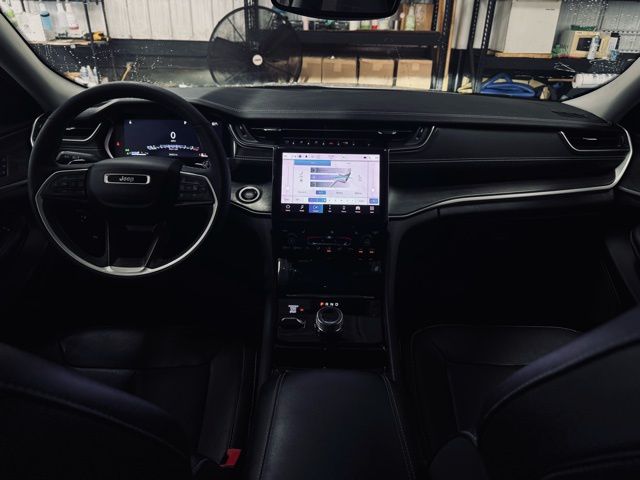 2023 JEEP GRAND CHEROKEE L - Image 28