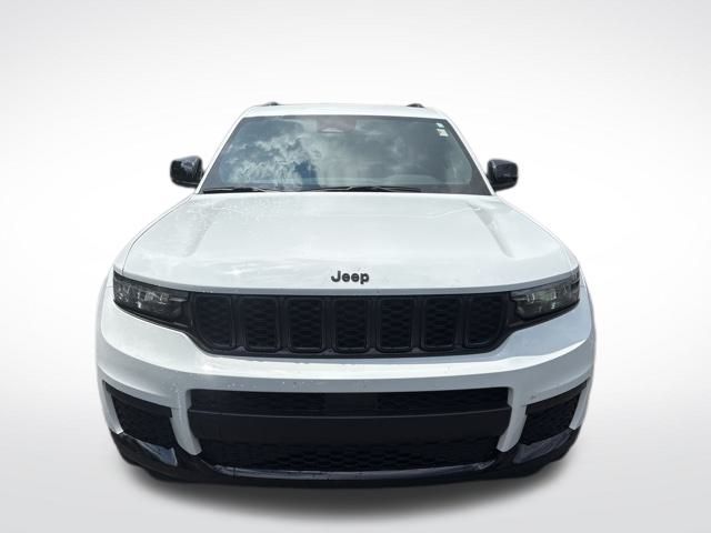 2022 Jeep Grand Cherokee Altitude photo 2