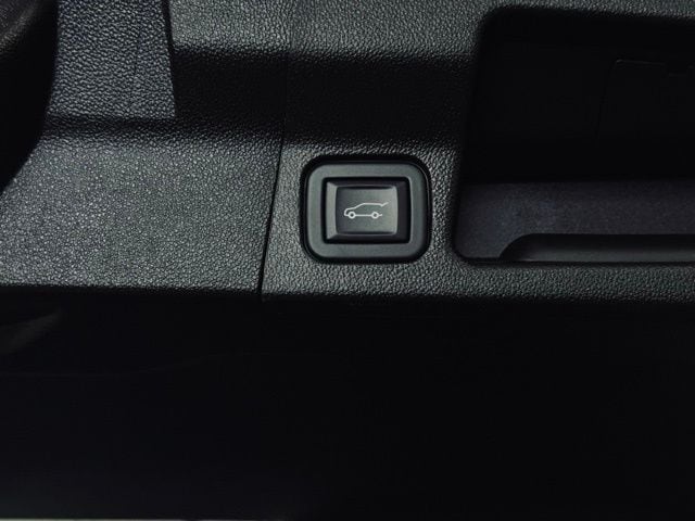2023 GMC ACADIA - Image 11