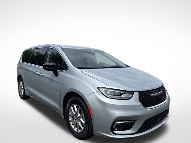 2024 Chrysler Pacifica Touring L photo 3