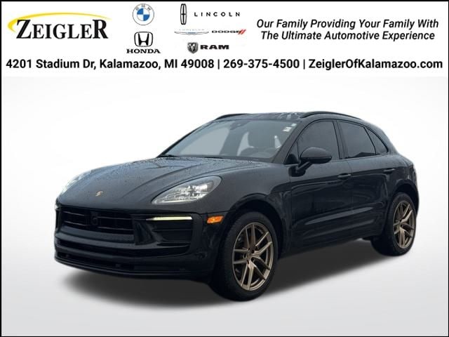 2024 PORSCHE MACAN - Image 1