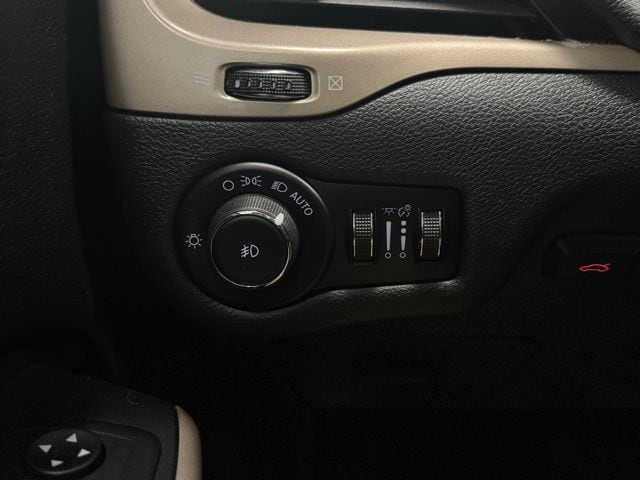 2017 JEEP CHEROKEE - Image 30