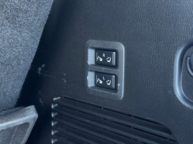 2016 INFINITI QX80 - Image 12