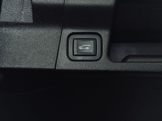 2023 GMC ACADIA - Image 12
