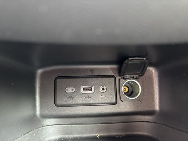 2022 CHEVROLET EQUINOX - Image 25