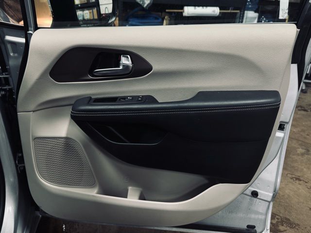 2023 CHRYSLER VOYAGER - Image 15