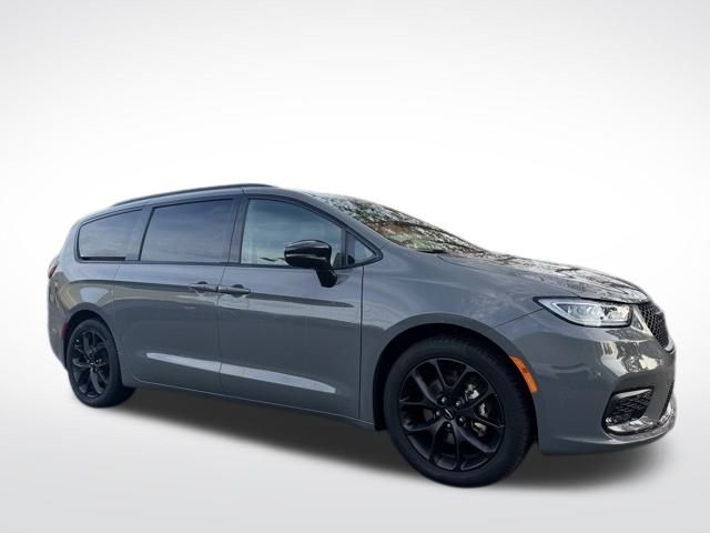 2025 Chrysler Pacifica Limited photo 2