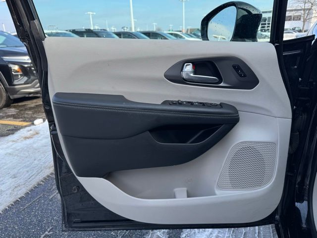 2024 CHRYSLER PACIFICA - Image 12