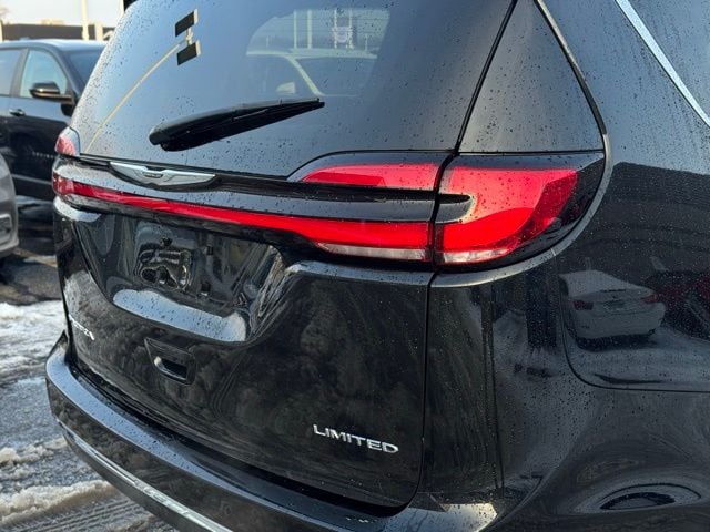 2023 CHRYSLER PACIFICA - Image 6