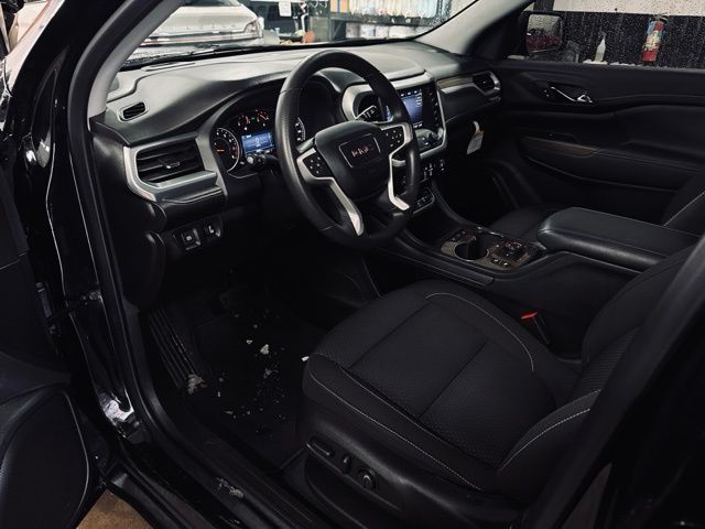 2023 GMC ACADIA - Image 17