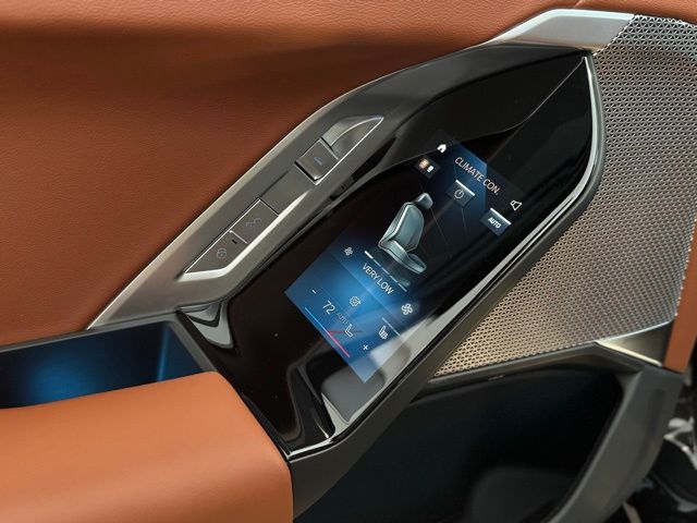 2025 BMW 750E - Image 25