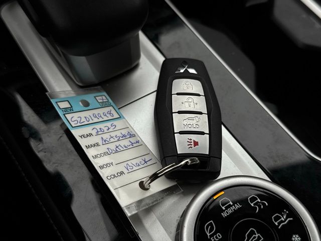 2025 MITSUBISHI OUTLANDER - Image 38