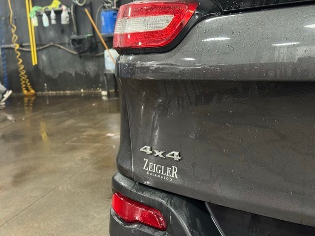 2017 JEEP CHEROKEE - Image 8