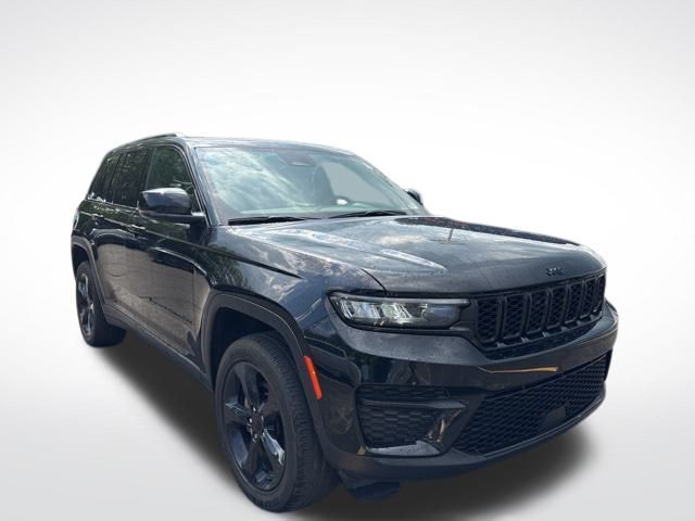 2022 Jeep Grand Cherokee Laredo Altitude photo 3