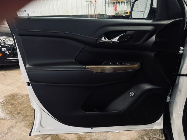 2023 GMC ACADIA - Image 13