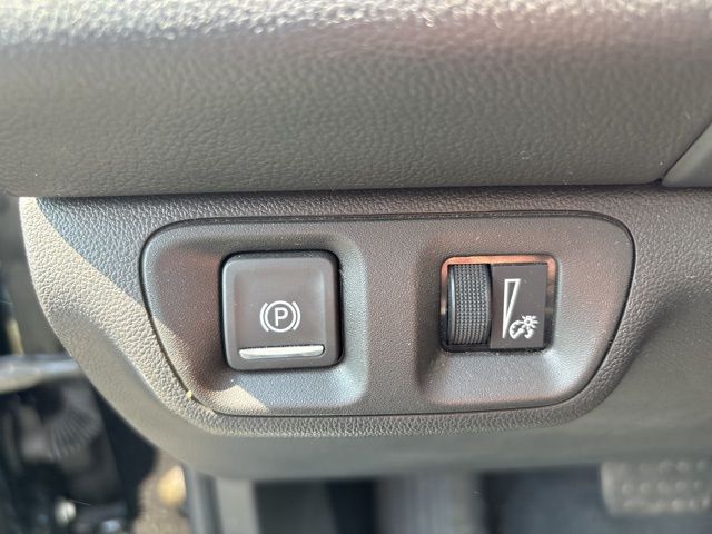 2023 GMC ACADIA - Image 12