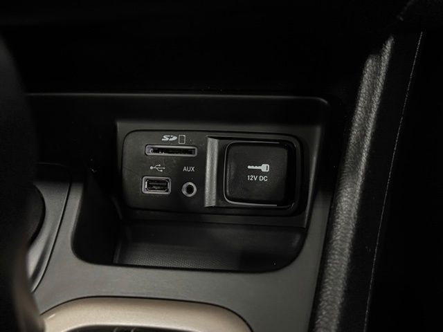 2017 JEEP CHEROKEE - Image 32