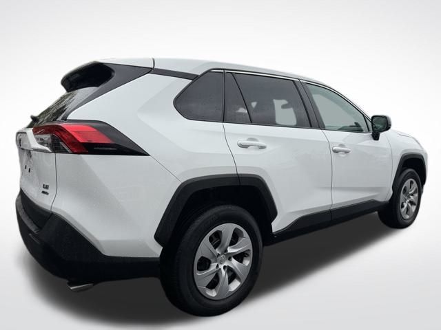 2024 Toyota RAV4 LE photo 4