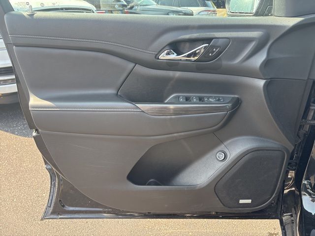 2023 GMC ACADIA - Image 9