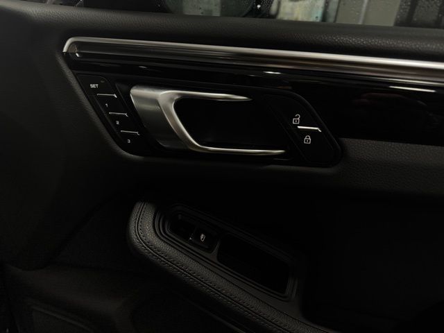 2024 PORSCHE MACAN - Image 17