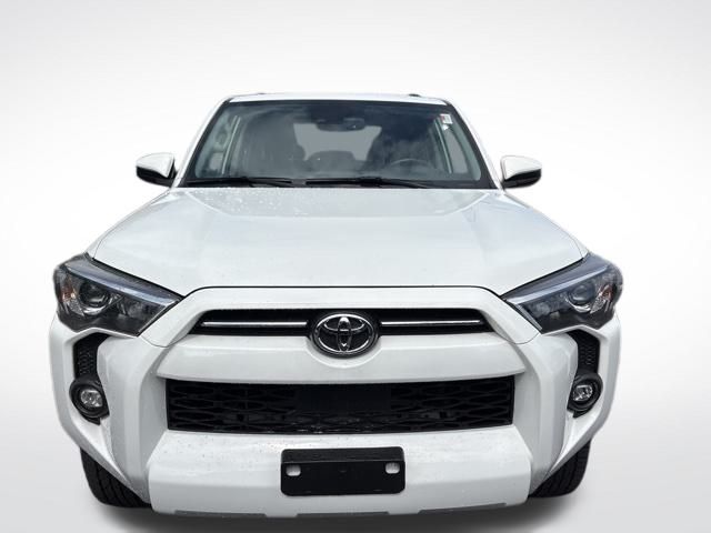 2021 Toyota 4Runner SR5 photo 2