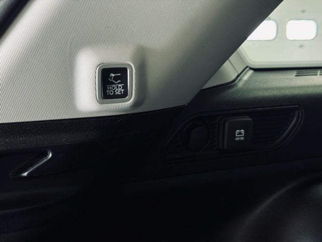 2023 JEEP GRAND CHEROKEE - Image 11